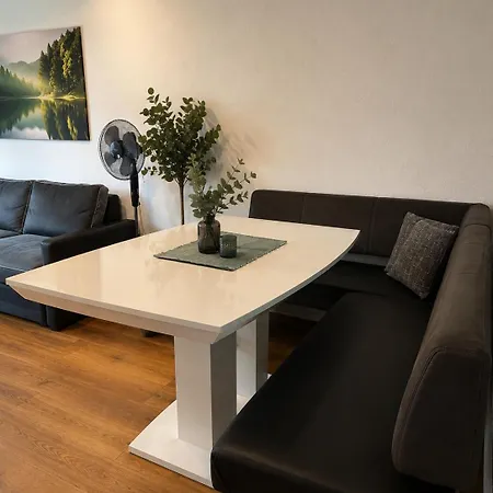 Living - 75 Qm Mit 2 Schlafzimmern Und Wohnbereich Appartement Sindelfingen